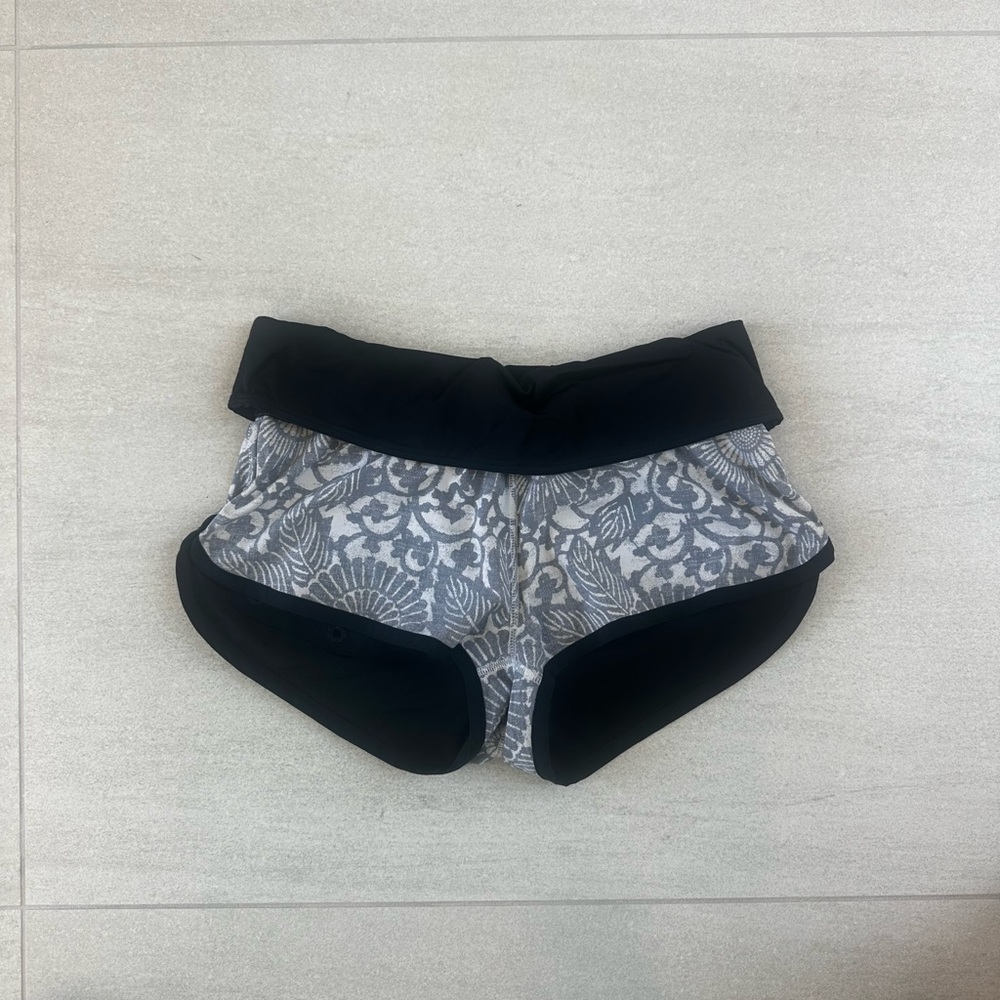 LULULEMON SHORTS - Picture 2 of 2